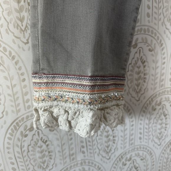 Democracy Flexellent Ankle Jeans Women's 8 Gray Cuffed Bohemian Embellished - Picture 4 of 9